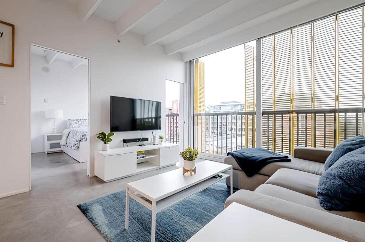 Modern, Bright & Central 1-Bed Downtown Apt Close To Rogers Arena Vancouver Exterior photo