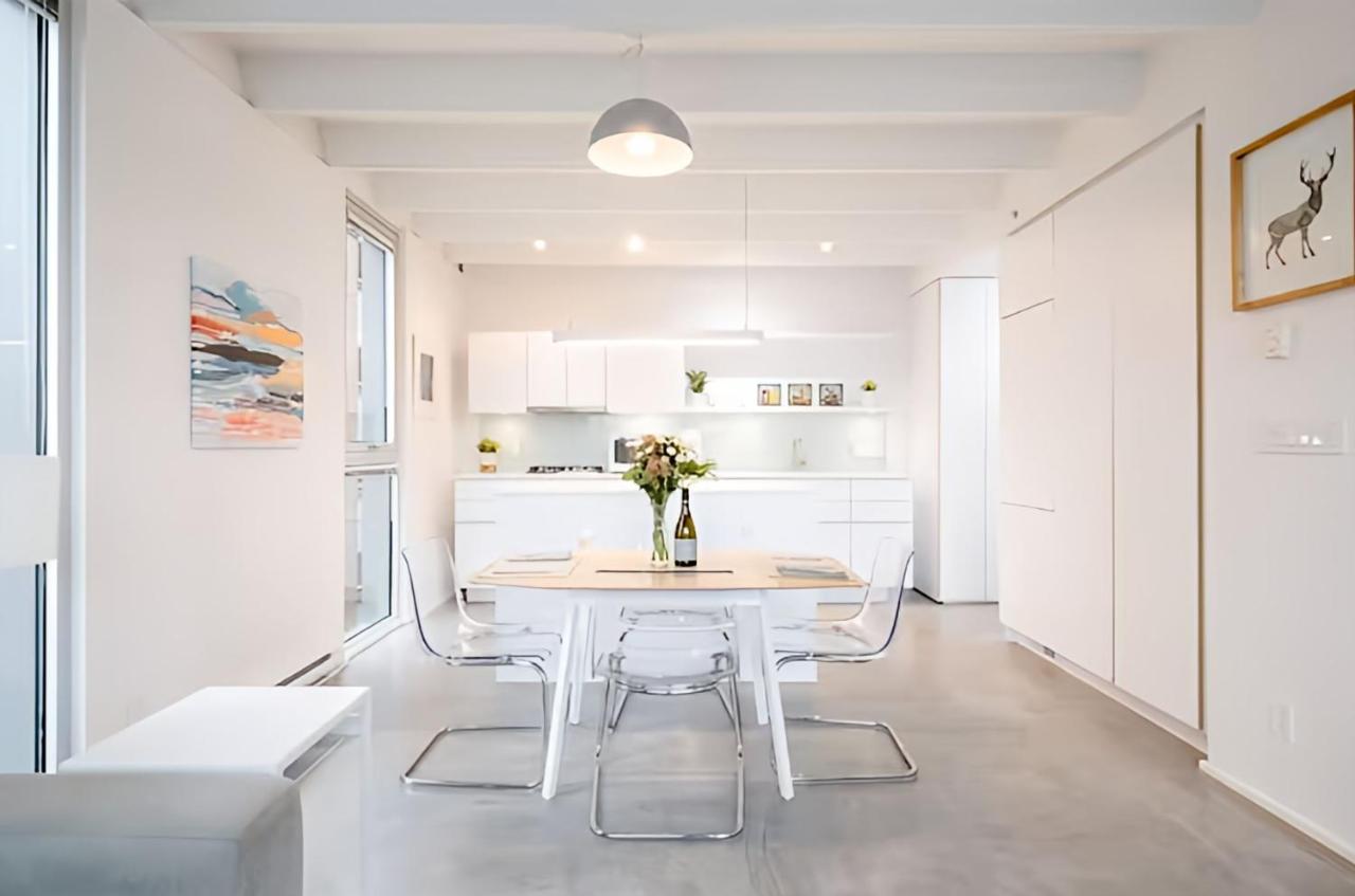 Modern, Bright & Central 1-Bed Downtown Apt Close To Rogers Arena Vancouver Exterior photo