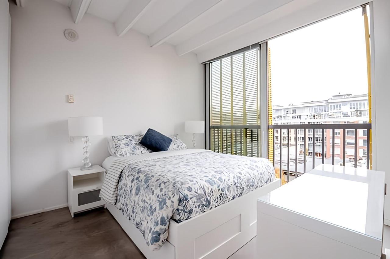 Modern, Bright & Central 1-Bed Downtown Apt Close To Rogers Arena Vancouver Exterior photo
