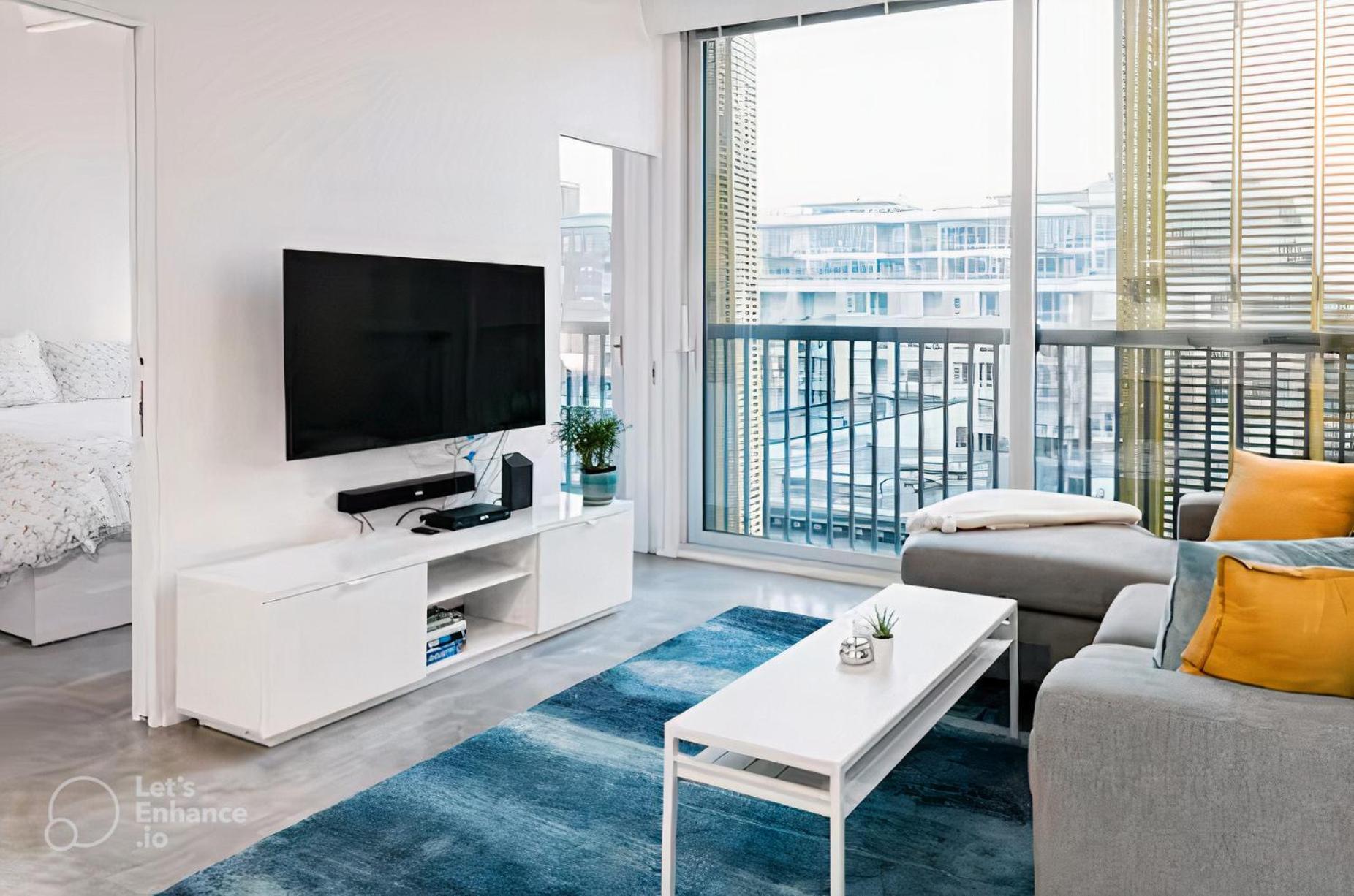 Modern, Bright & Central 1-Bed Downtown Apt Close To Rogers Arena Vancouver Exterior photo