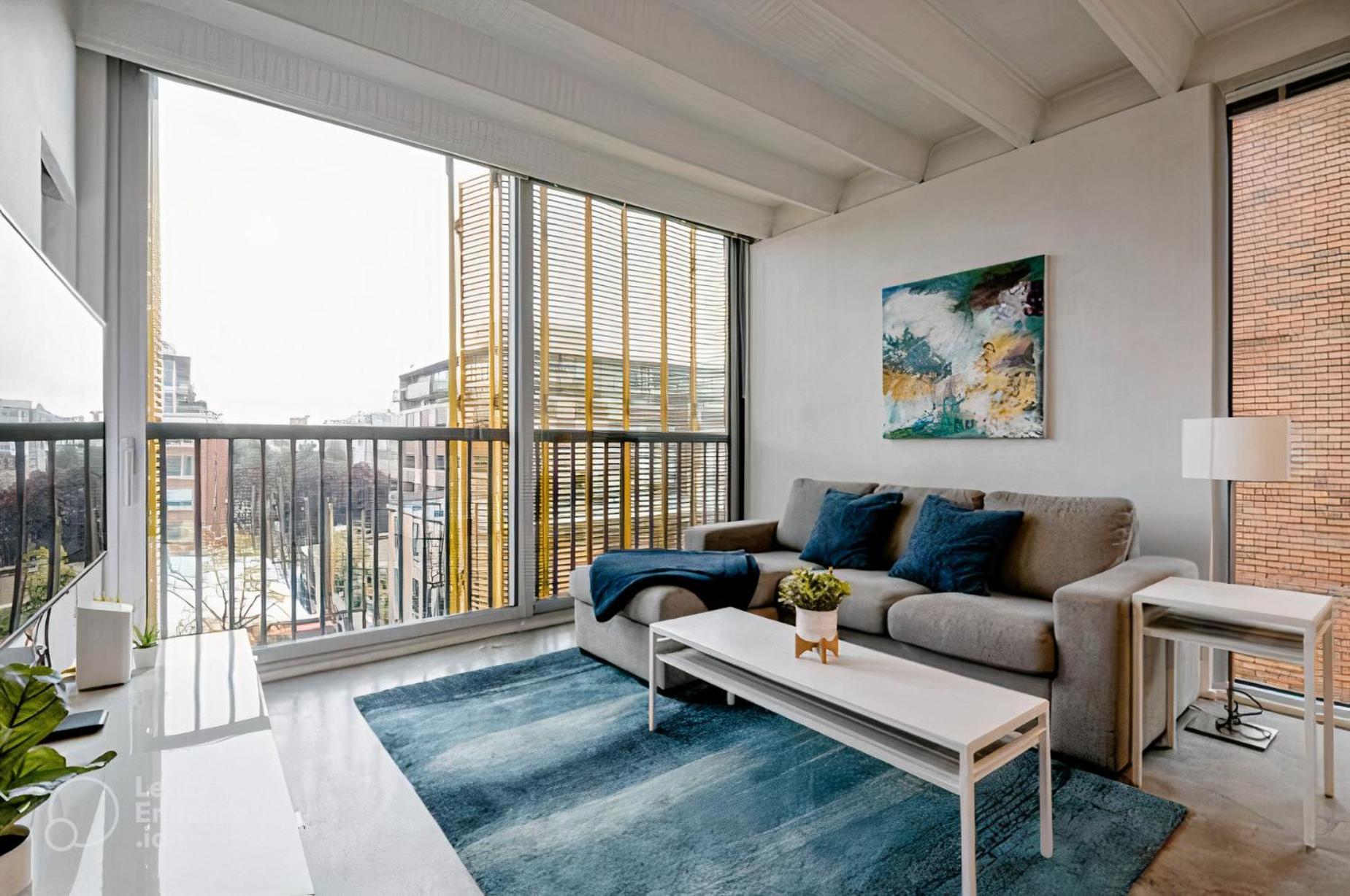 Modern, Bright & Central 1-Bed Downtown Apt Close To Rogers Arena Vancouver Exterior photo